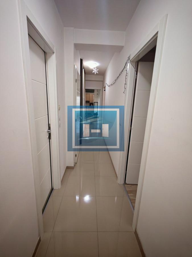 Trosoban stan u novogradnji sa parking mestom i podrumom