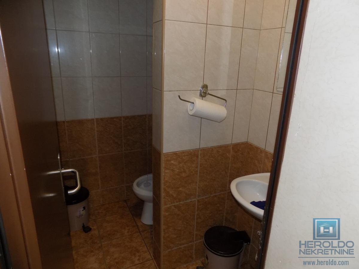 NA PRODAJU – BALON ZA FUDBAL SA KOMPLETNIM INVENTAROM