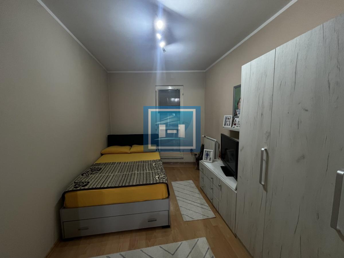 NASLOV: STAN KOJI OSVAJA NA PRVI POGLED — CENTAR, STIL I TRI SPAVAĆE SOBE!