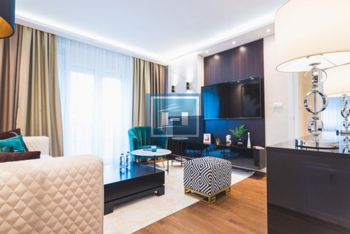 IZDAJE SE STAN U STROGOM CENTRU GRADA – U STARIM „MORAVSKI STIL“ ZGRADAMA