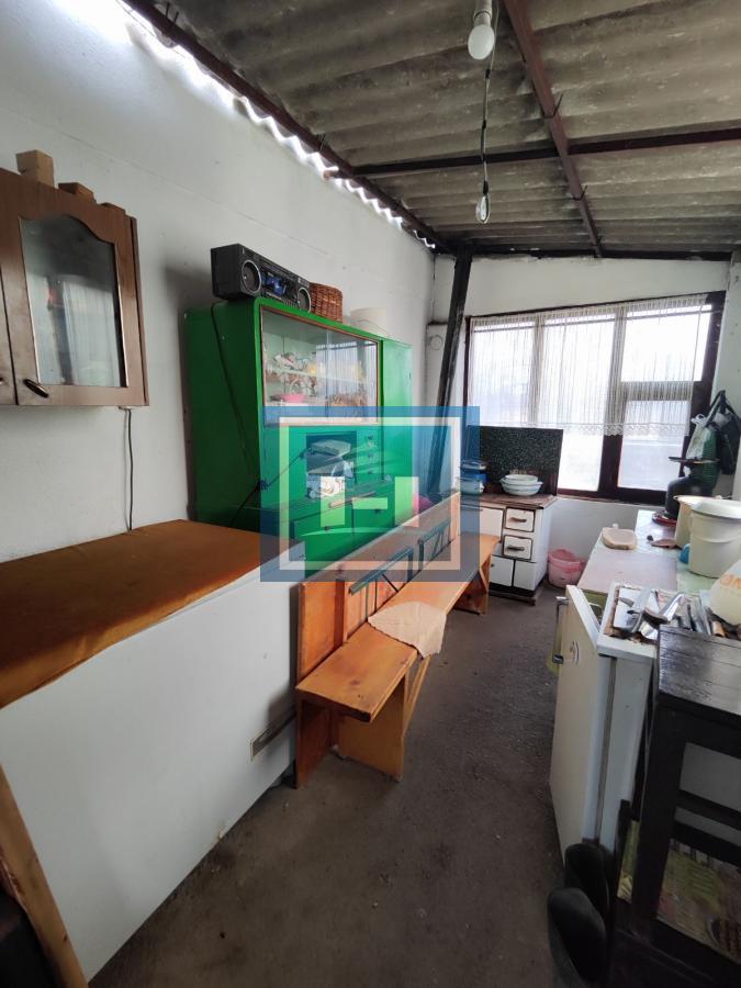 Useljiva porodična prizemna kuća na 2 km od grada