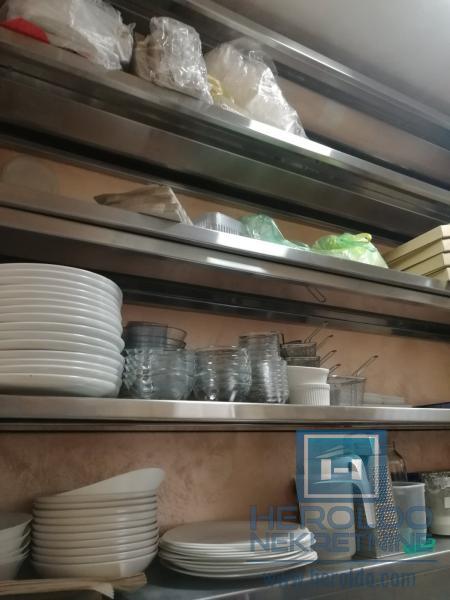 hitna prodaja dva spojena lokala povoljno  u centru grada!!!