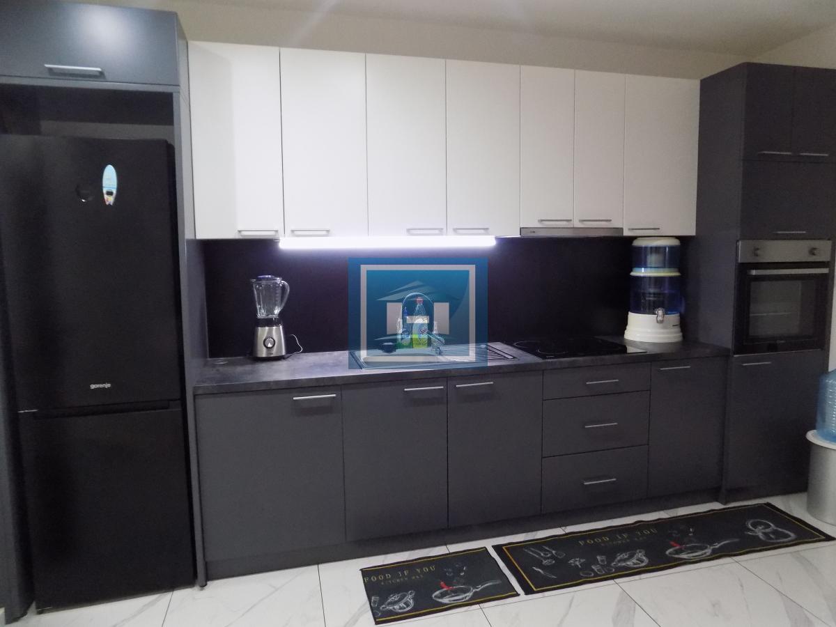 Stan u dva nivoa na idealnoj lokaciji!