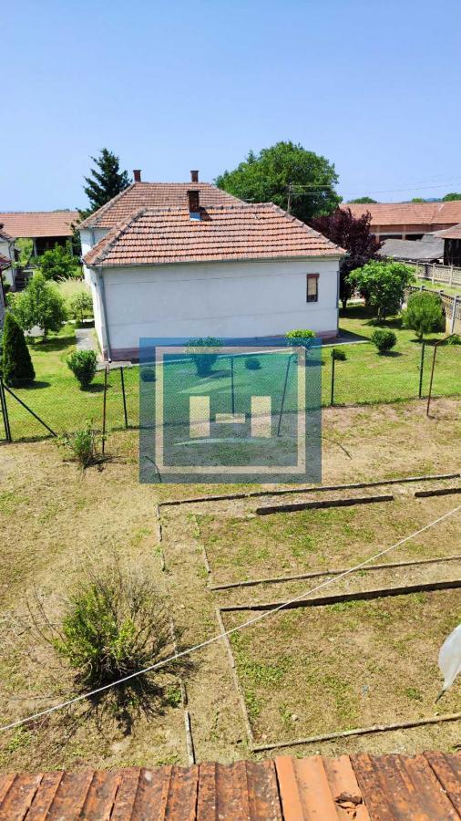 Domaćinstvo u okolini Jagodine sa 4 objekta na prostarom placu od 47 ari