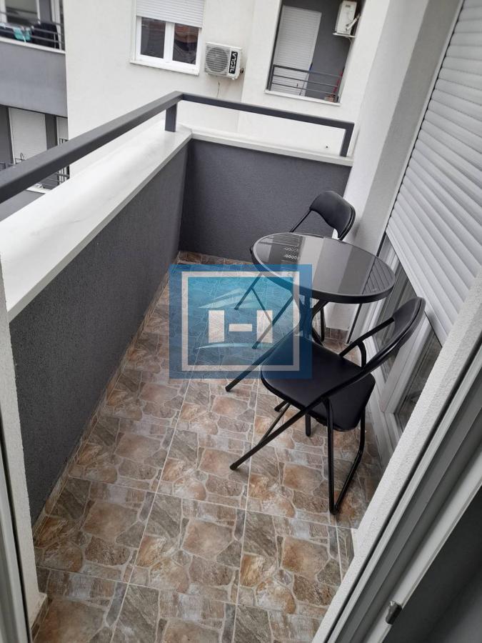 Prelep moderno opremljen jednosoban stan 45 m² – potpuno namešten, odmah useljiv