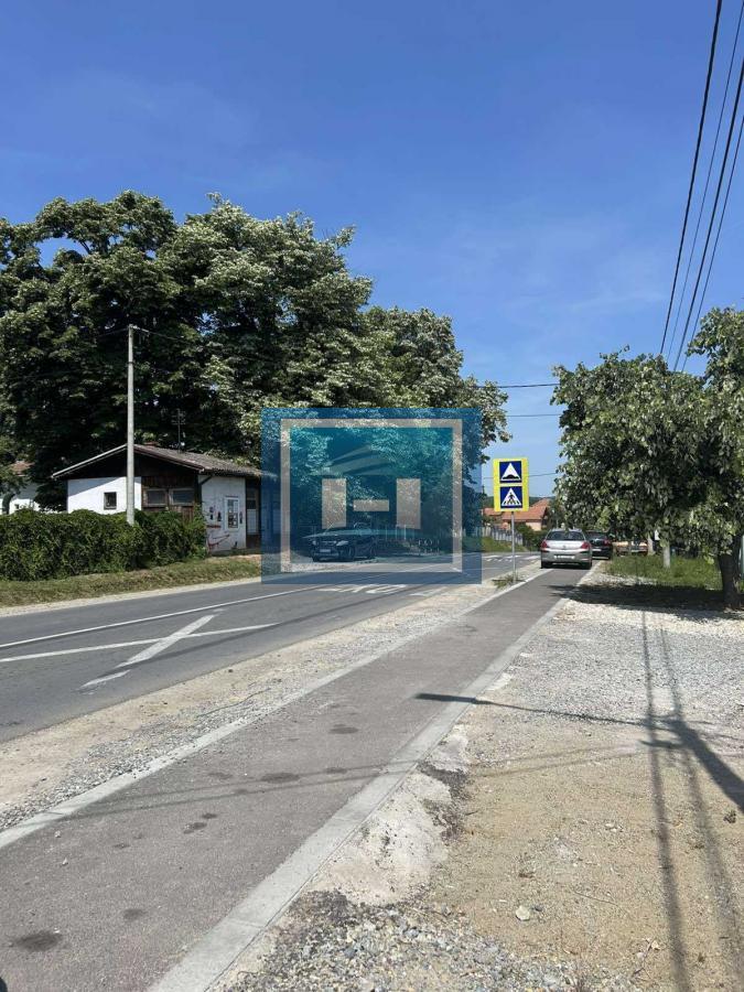 Plac za izgradnju vikend kuće ili hale  na glavnom putu Lapovo Batčina