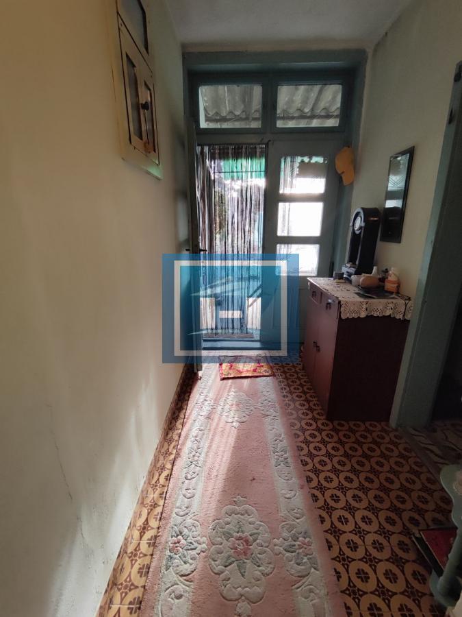 Useljiva porodična prizemna kuća na 2 km od grada