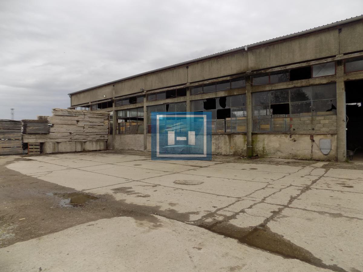 Hala za renoviranje sa kancelarijskim delom