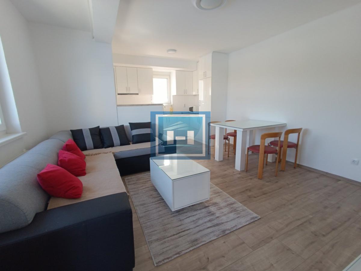 Prelep četverosoban stan kod Akva parka