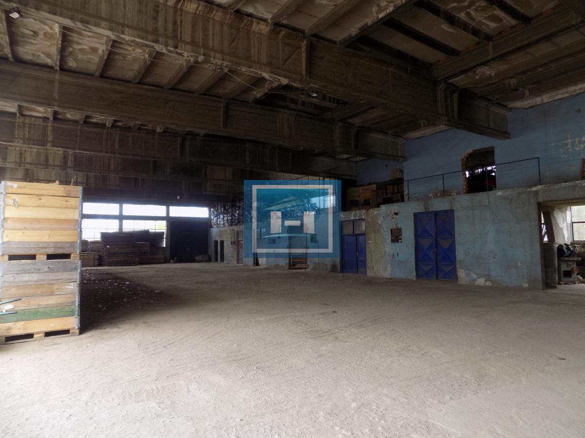 Hala za renoviranje sa kancelarijskim delom