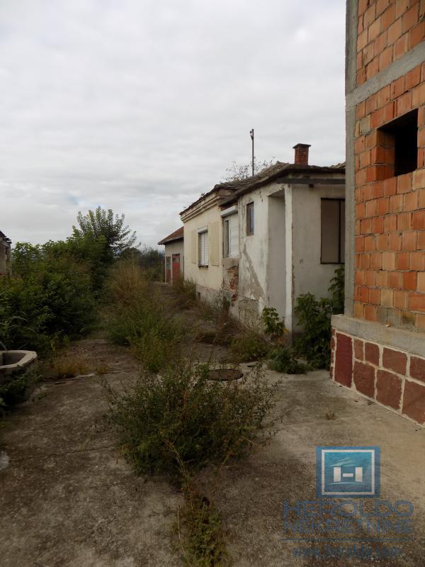 Na prodaju nezavršena kuća u Ćupriji