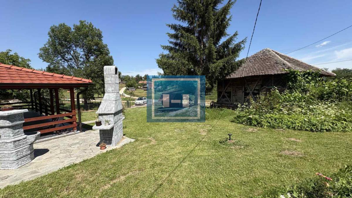 Na prodaju seosko domaćinstvo – dve renovirane kuće na placu od 169.83 ari