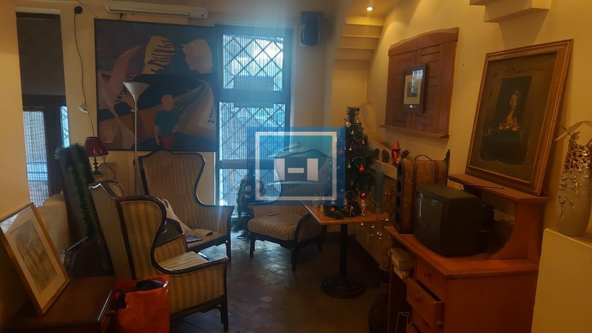 Vračar, Hram – 66m2 + dvorište, top investicija