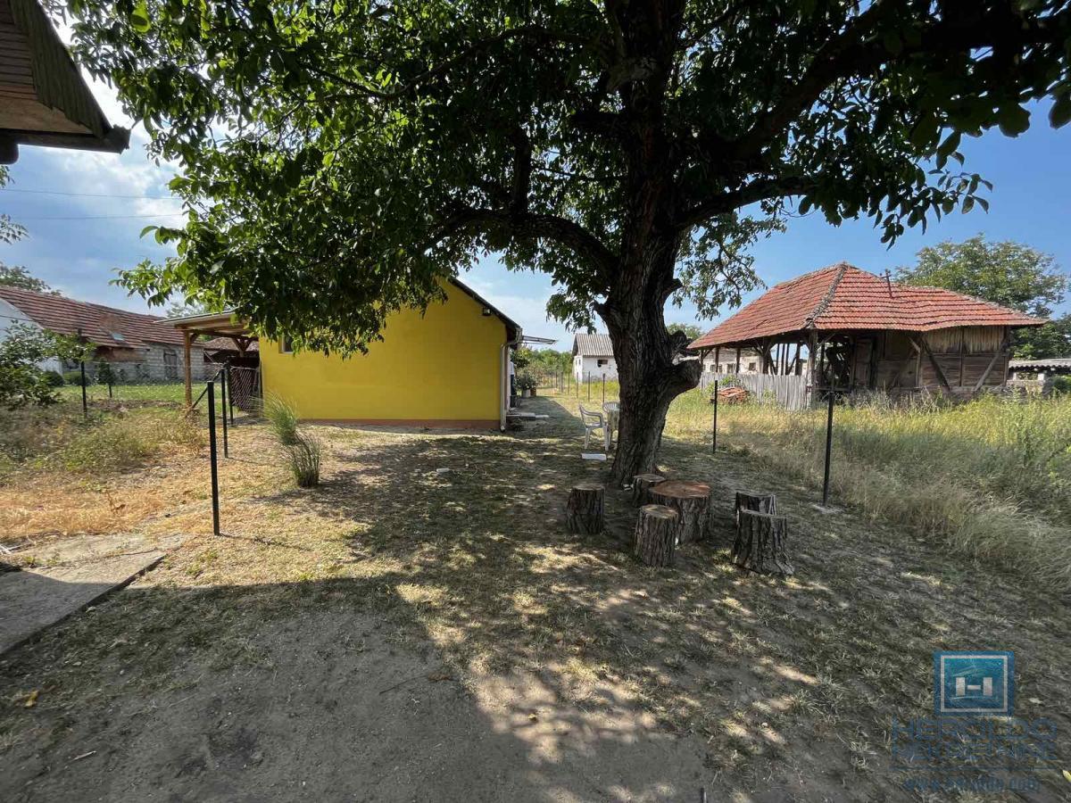 Prizemna vikendica sa velikim placem