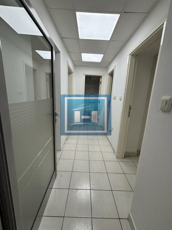 Izdavanje poslovnog prostora u strogom centru Jagodine – odlična lokacija, 171 m²