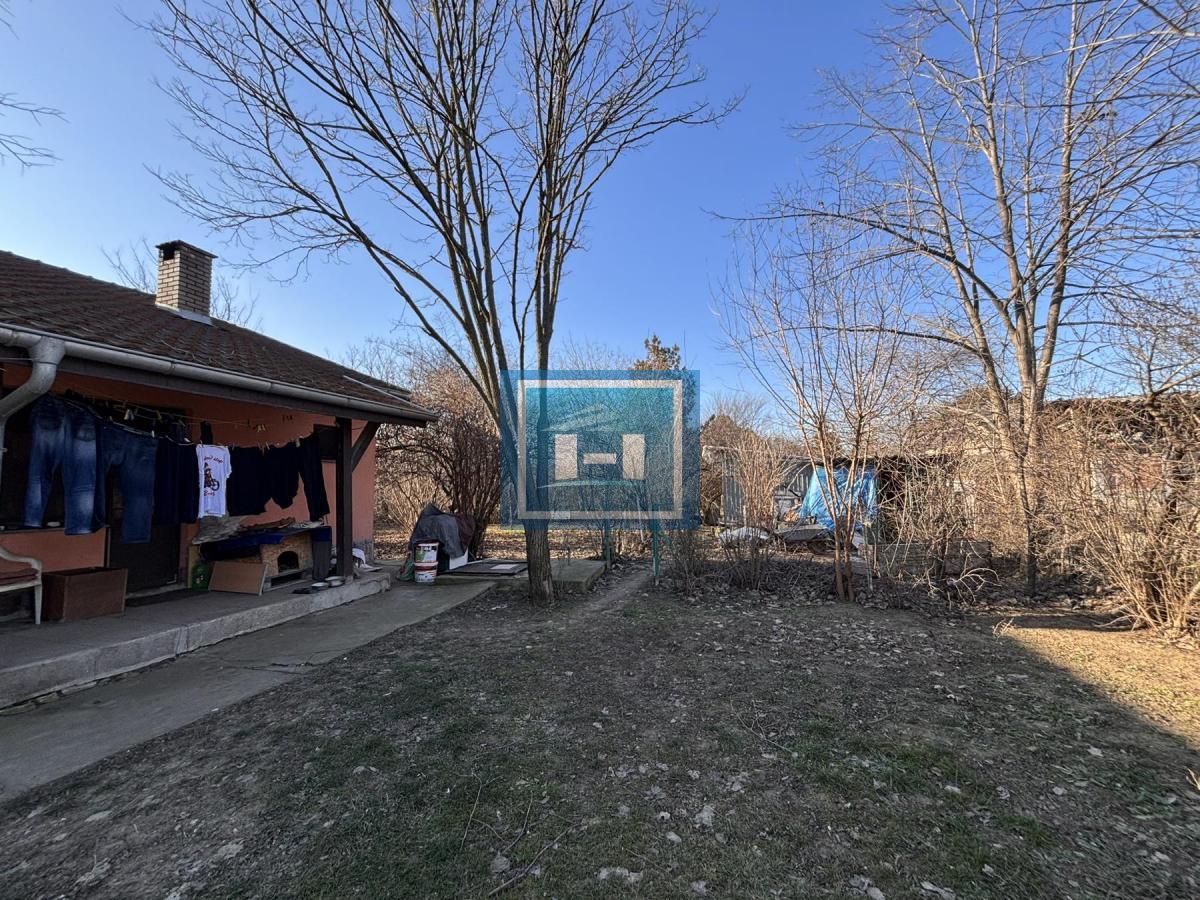 Kuća od 120m2 u naselju Kupusara na 7.39a placa