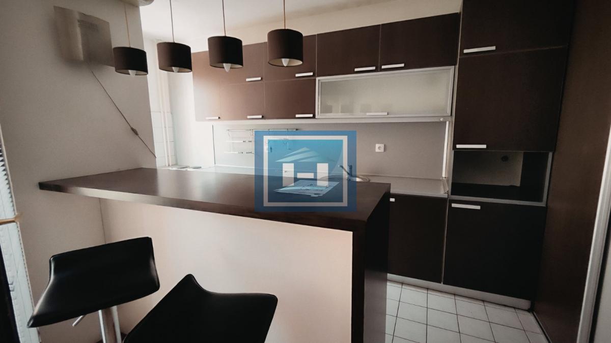 Kompletno namešten stan u užem centru grada