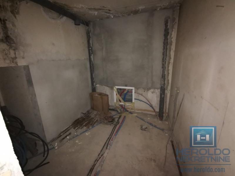 Prostran poslovni prostor