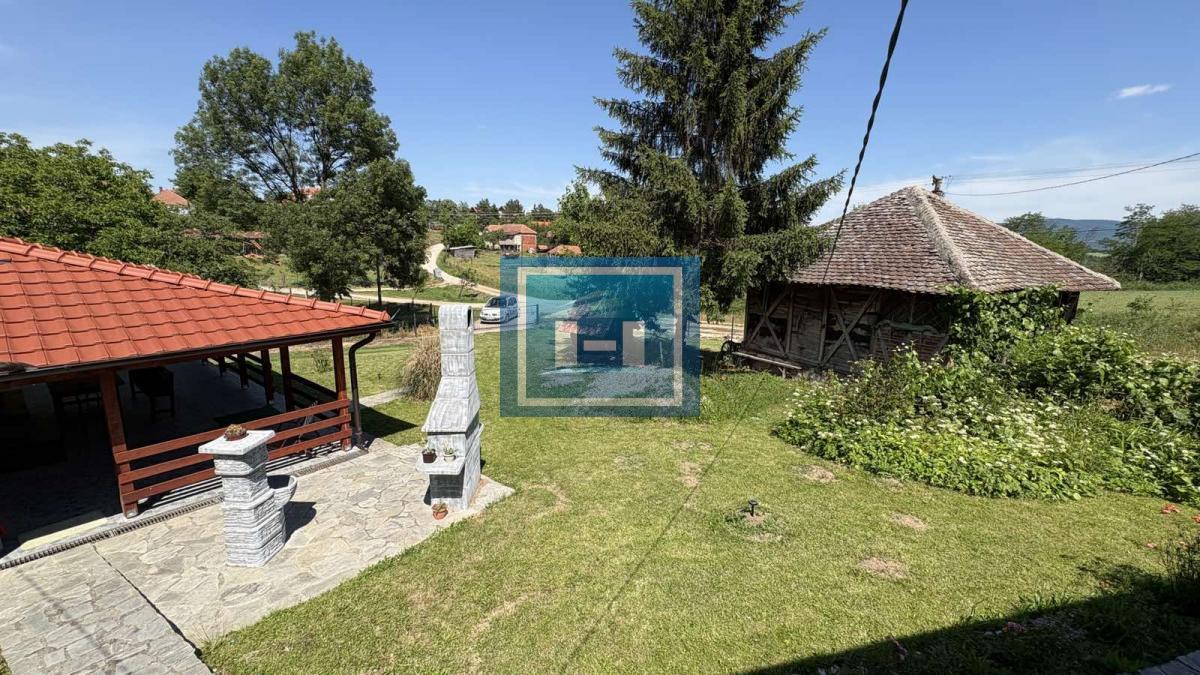 Na prodaju seosko domaćinstvo – dve renovirane kuće na placu od 169.83 ari