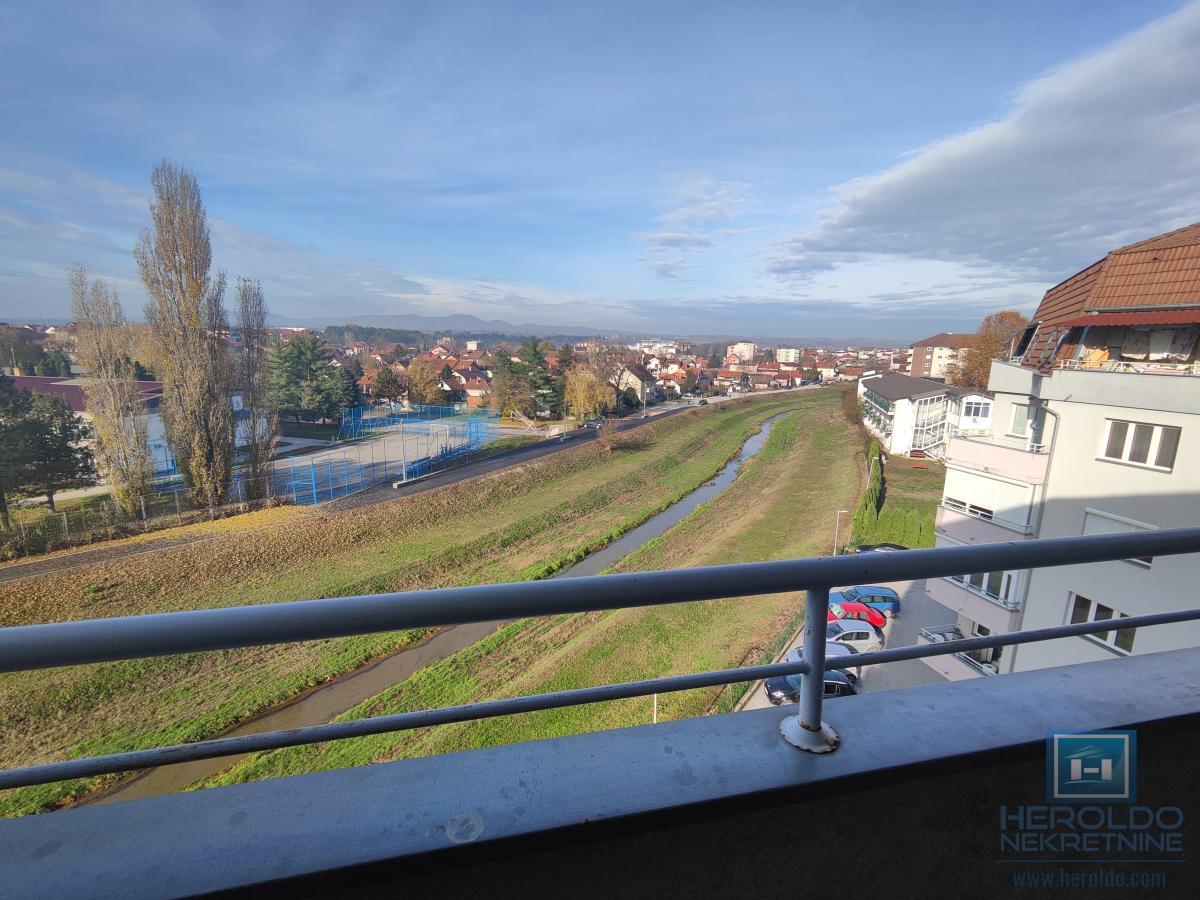 Trosoban stan u blizini Akva parka