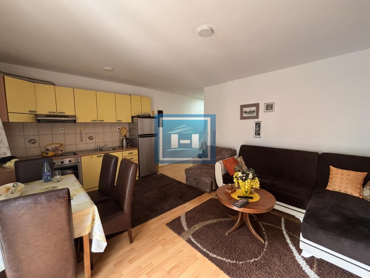 Izdaje se moderan stan u srcu grada – 49m²