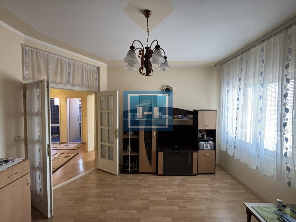 Prodaje se stan u Kući sa nameštajem