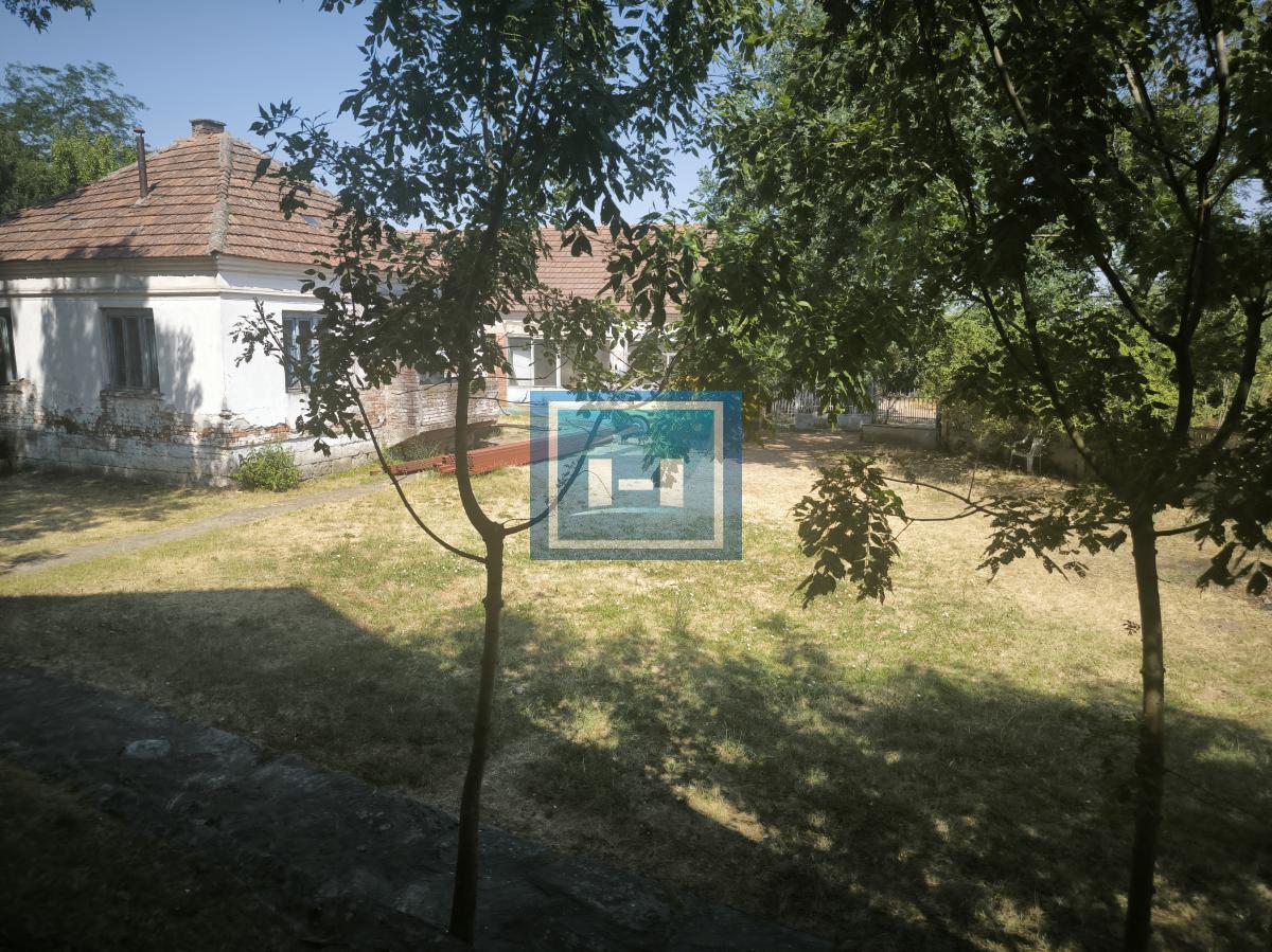 * NA PRODAJU – DVE KUĆE + POMOĆNI OBJEKAT NA VELIKOM PLACU – SELU VLAŠKA, KOD ĆUPRIJE *