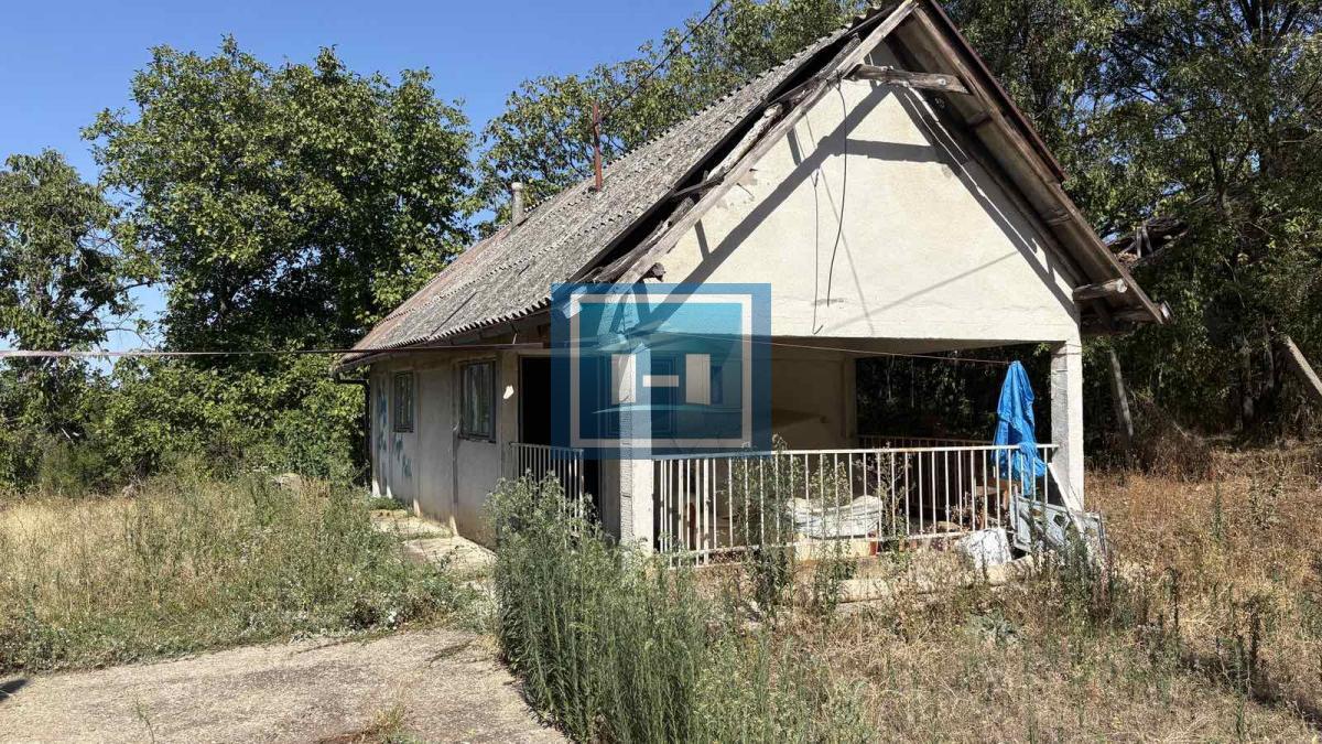 KUĆA SA ZEMLJIŠTEM – MIR I PRIRODA NA SAMO 10 MINUTA OD GRADA