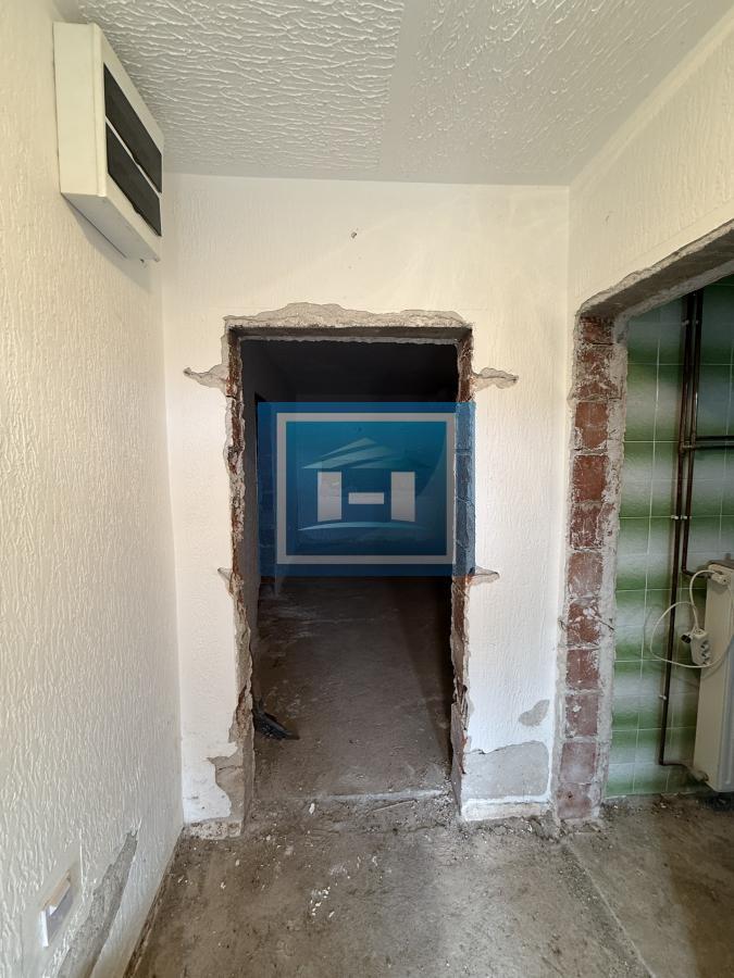 Dve kuće u Glavincima sa velikim imanjem -samo 8 km od grada