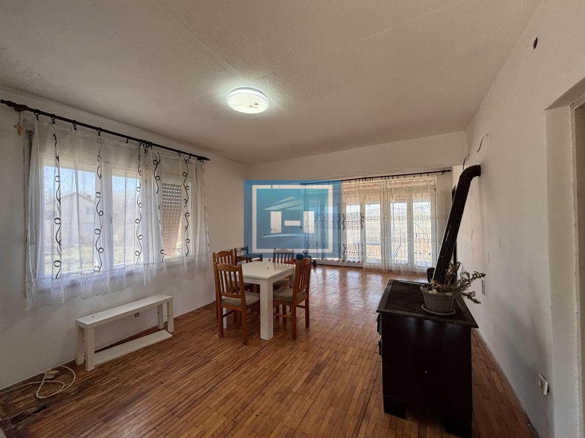 Seosko domaćinstvo – kuća preko 300 m² na placu preko 30 ari