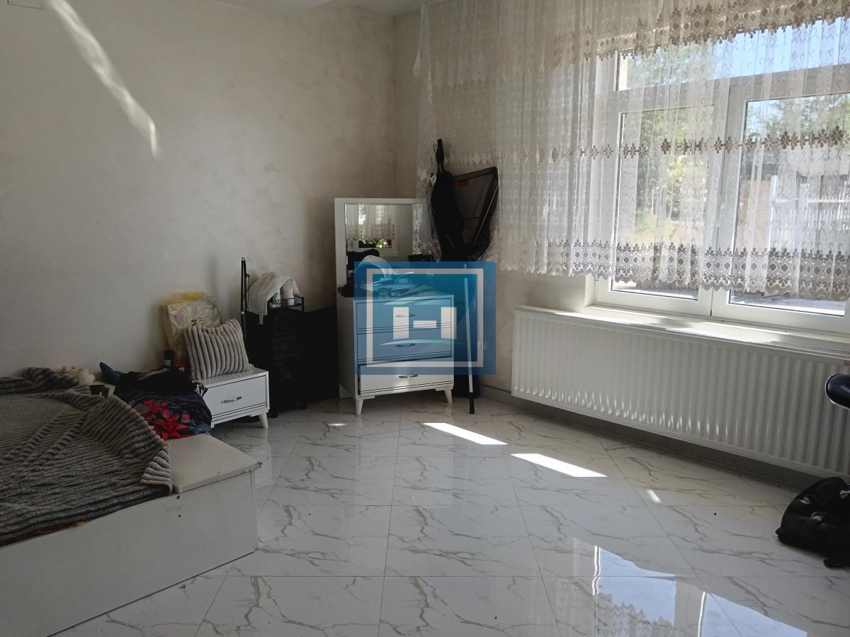 Idealno za preduzetnike – Kuća sa halom i vagom do 60 tona!