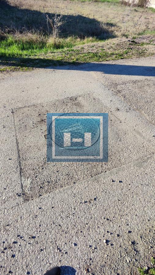 Parcela pogodna za izgradnju kuće sa dostupnim priključcima na gradske mreže