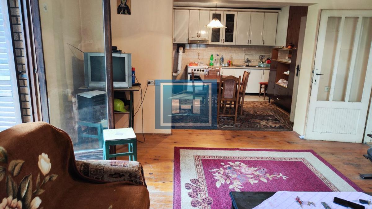 Kuća u centralnom delu Batočine pogodna za višečlane porodice