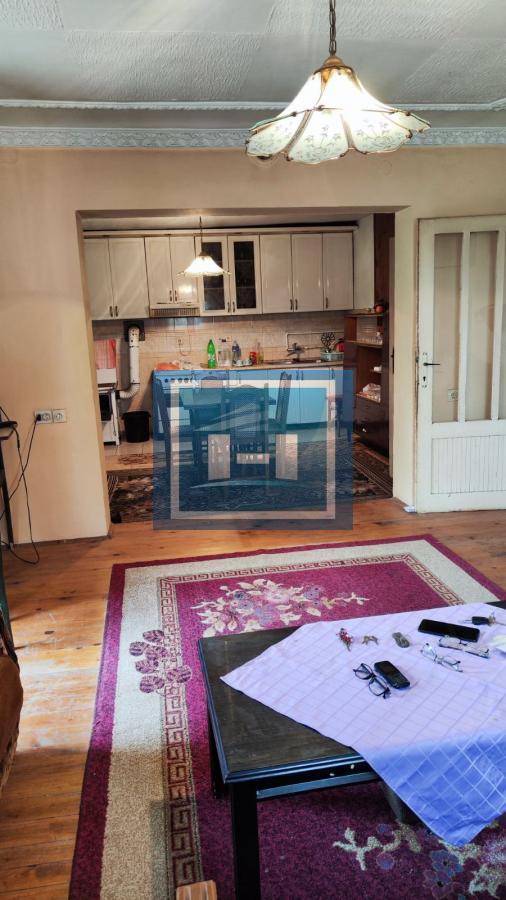 Kuća u centralnom delu Batočine pogodna za višečlane porodice