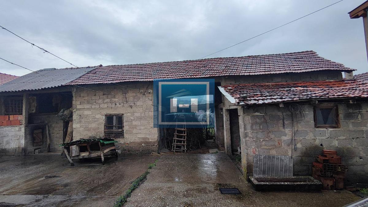 Kuća u centralnom delu Batočine pogodna za višečlane porodice