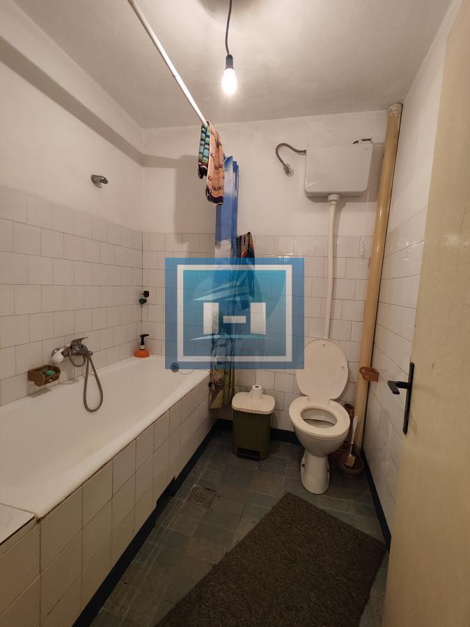 Seoska kuća na glavnom putu