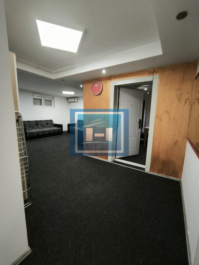 Na prodaju poslovni prostor od 82 m² u novijoj zgradi, s mogućnošću preuređenja u stambeni