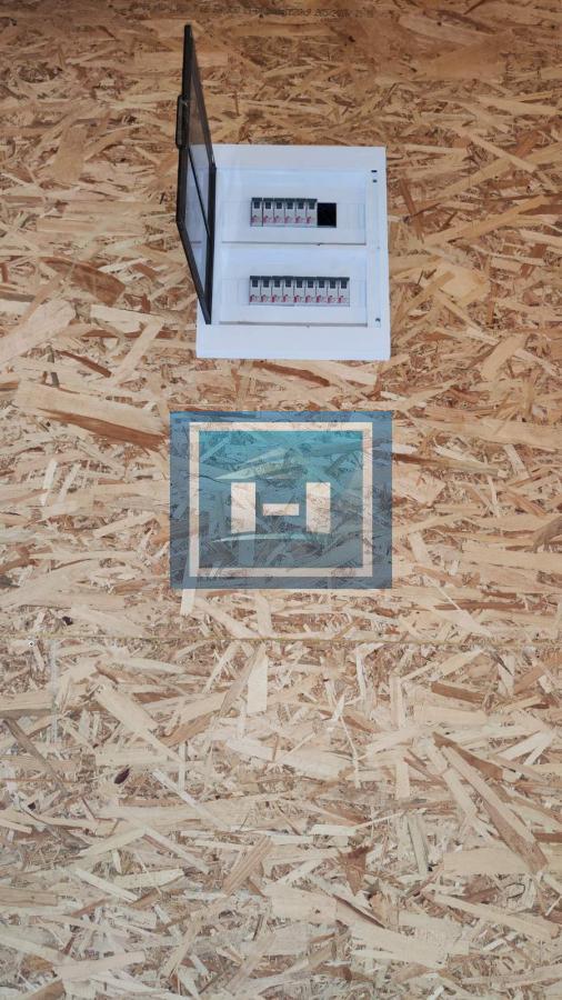 Kuća na parceli od 10 hektara zemlje u okolini Batočine