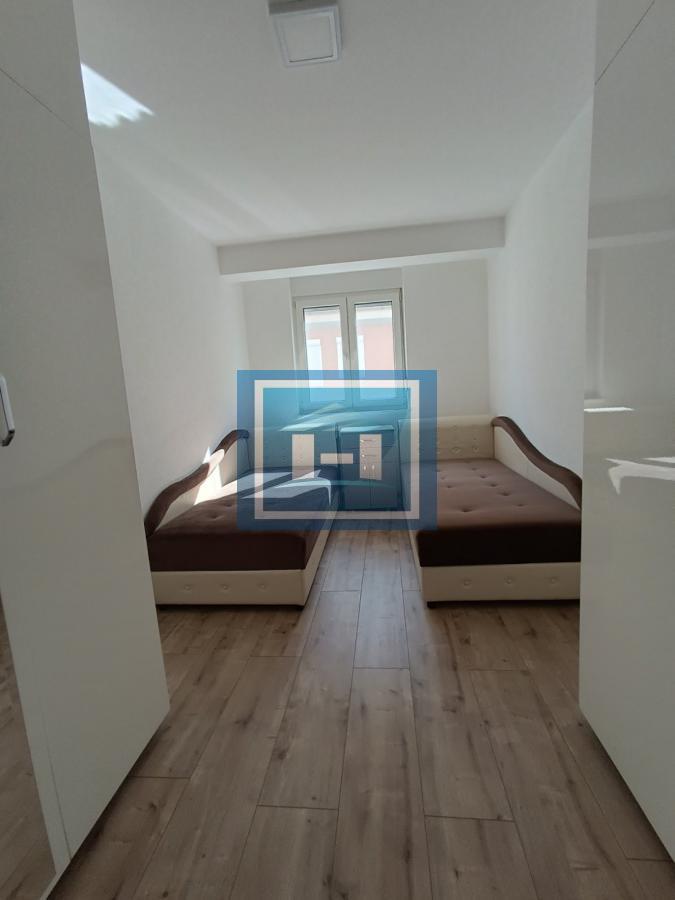 Prelep četverosoban stan kod Akva parka