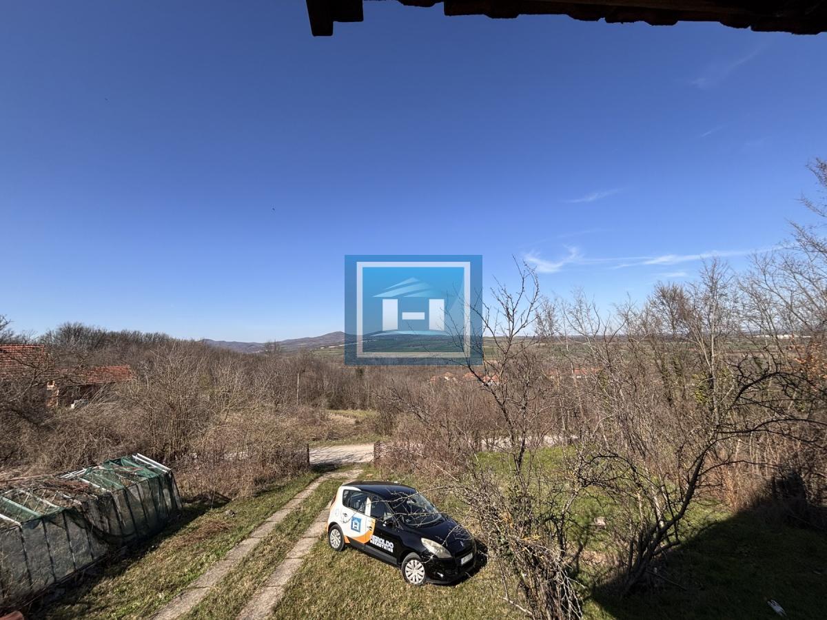 Seosko domaćinstvo – kuća preko 300 m² na placu preko 30 ari