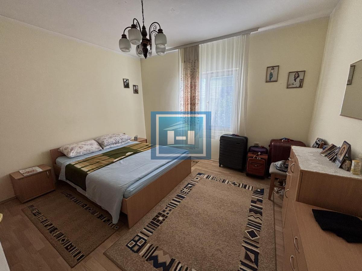 Prodaje se stan u Kući sa nameštajem