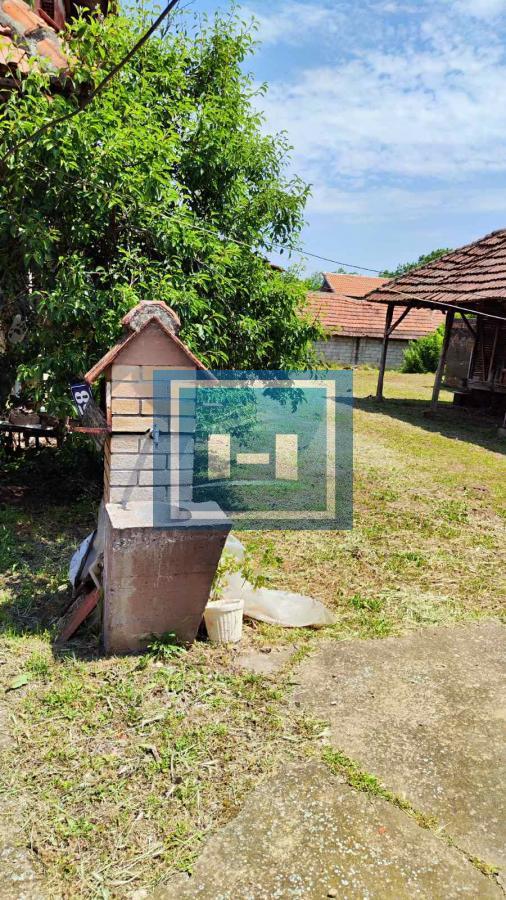 Domaćinstvo u okolini Jagodine sa 4 objekta na prostarom placu od 47 ari