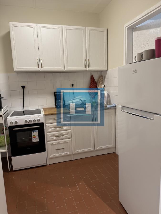 RENOVIRANA GARSONJERA U CENTRU RESAVICE