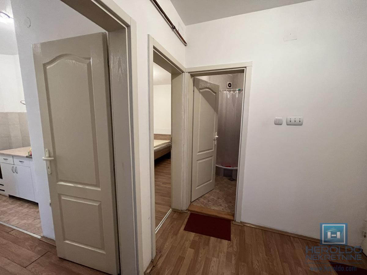 Dvosoban stan na super lokaciji