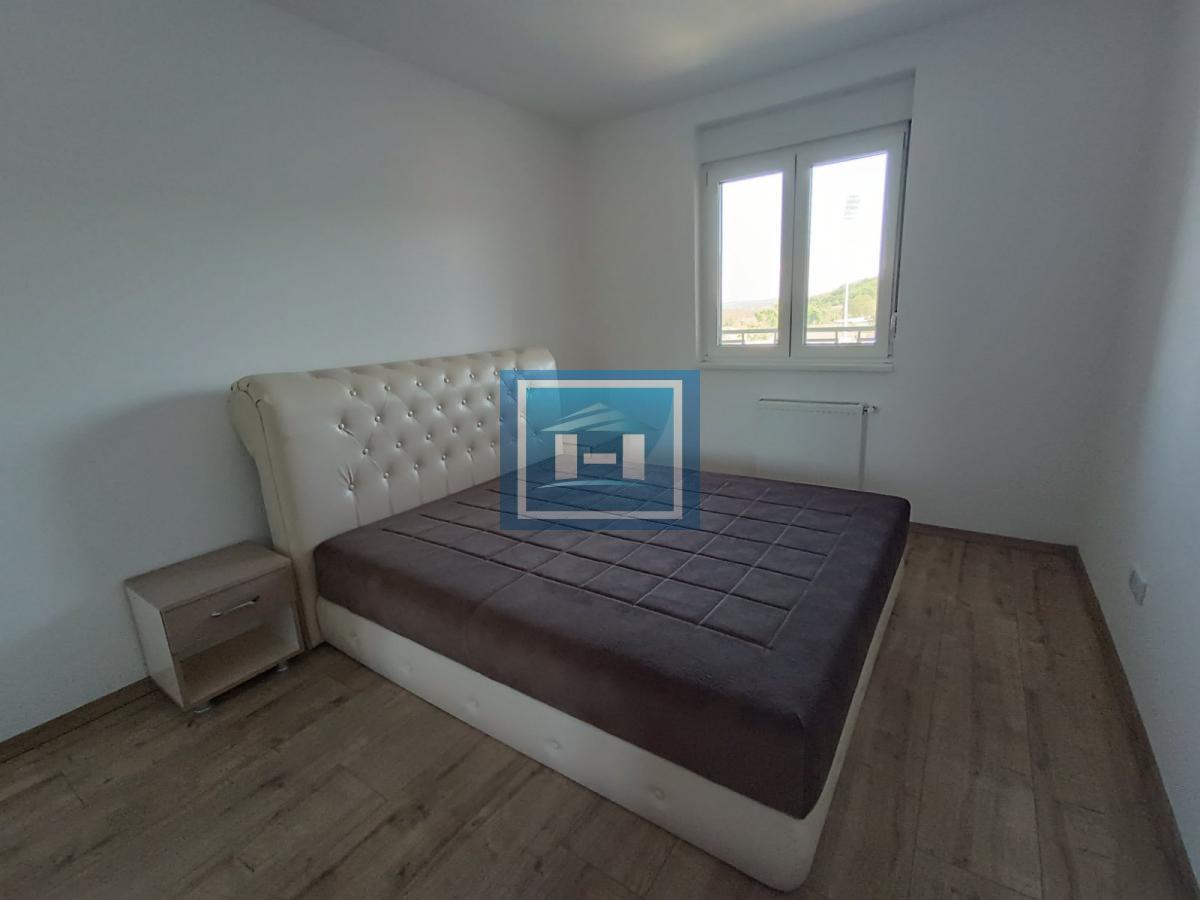 Prelep četverosoban stan kod Akva parka