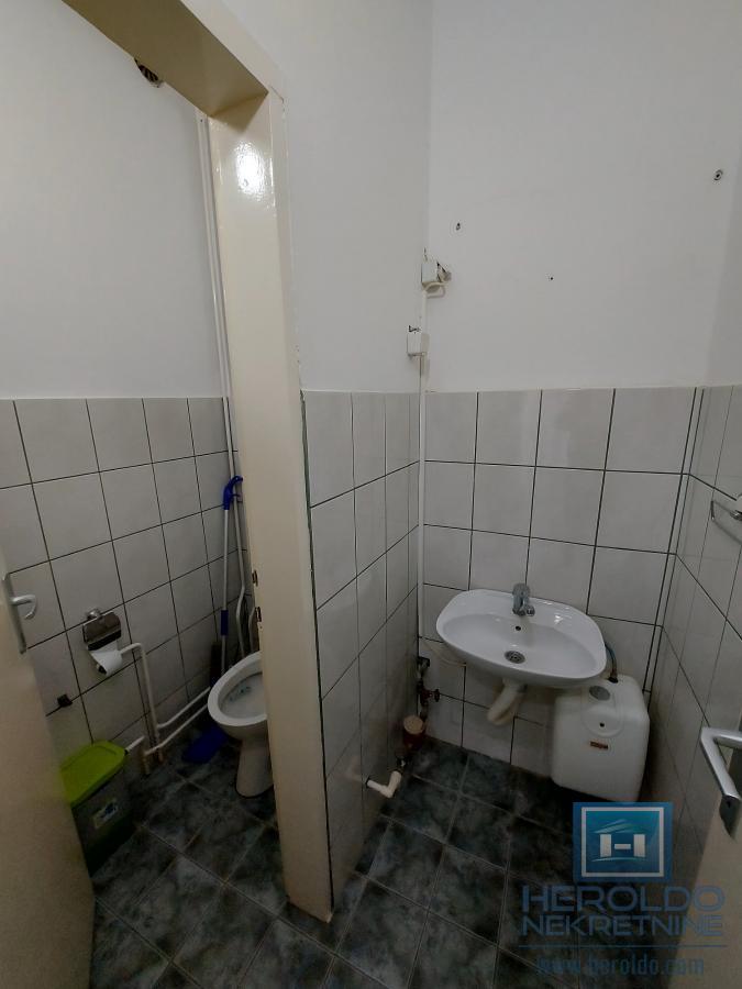 Poslovni prostor od 54m2 za izdavanje u centru