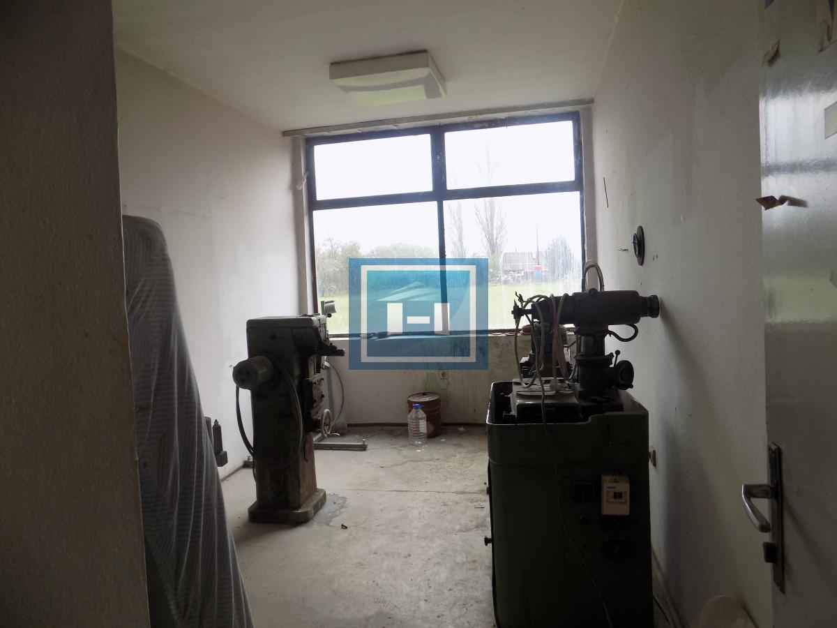 Hala za renoviranje sa kancelarijskim delom