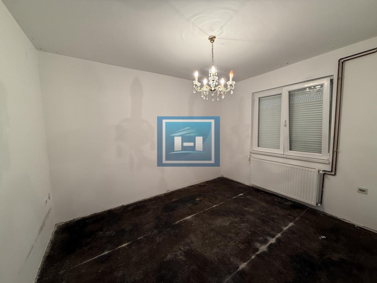 Dve kuće u Glavincima sa velikim imanjem -samo 8 km od grada