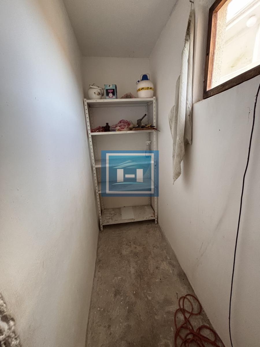 Dve useljive kuće u samom centru sela!!!