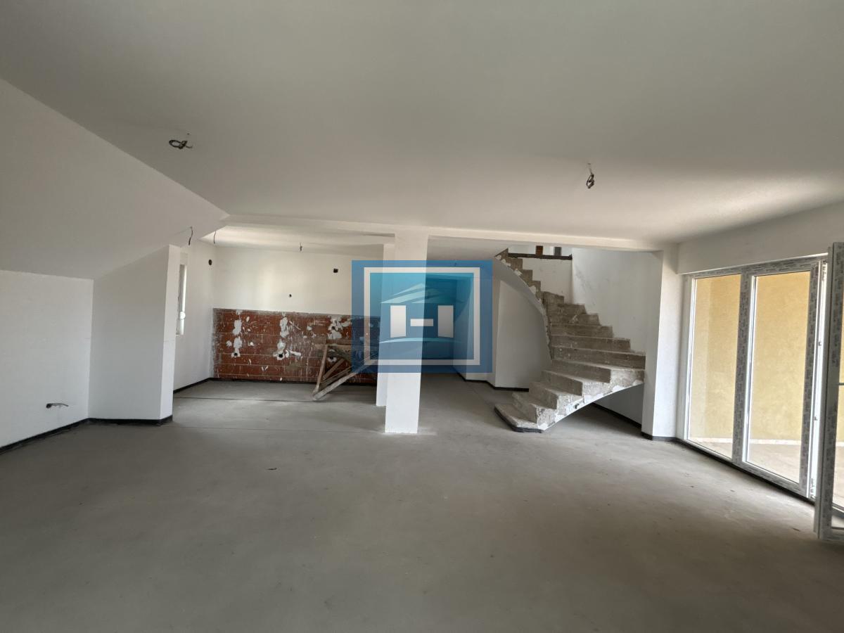 NA PRODAJU – PENTHOUSE U STROGOM CENTRU GRADA | 222 m² NA VRHU ZGRADE